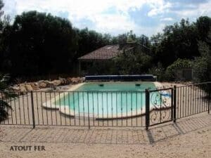 Création de tour de piscine fer forgé dans le Var 83 a Saint Maximin